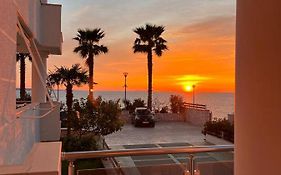 White Sidesea View Apartment