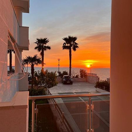 White Sidesea View Apartment Sarandë Esterno foto