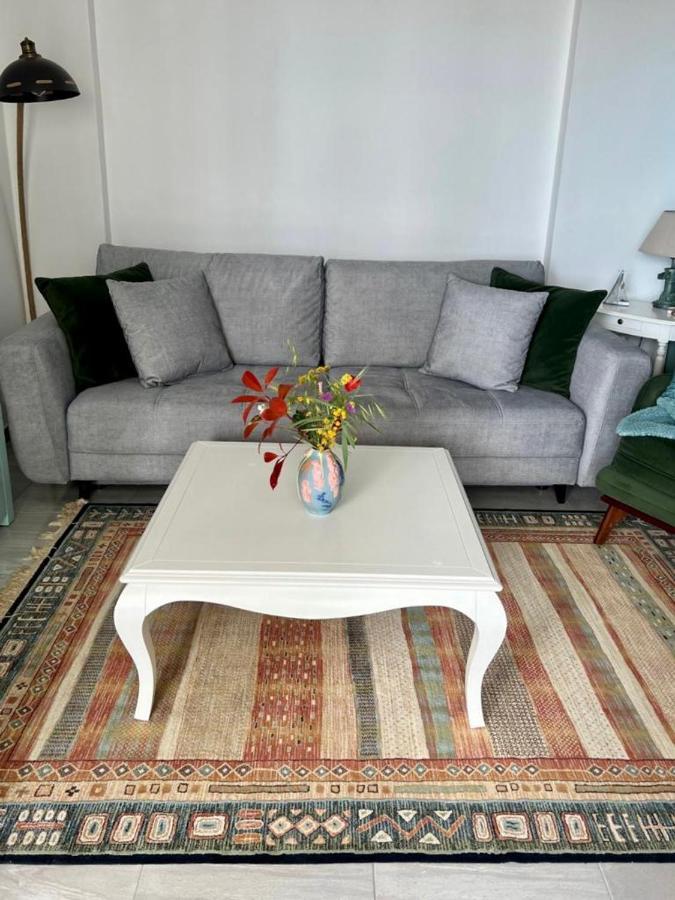 White Sidesea View Apartment Sarandë Esterno foto