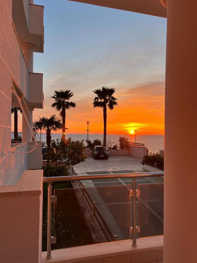 White Sidesea View Apartment Sarandë Esterno foto