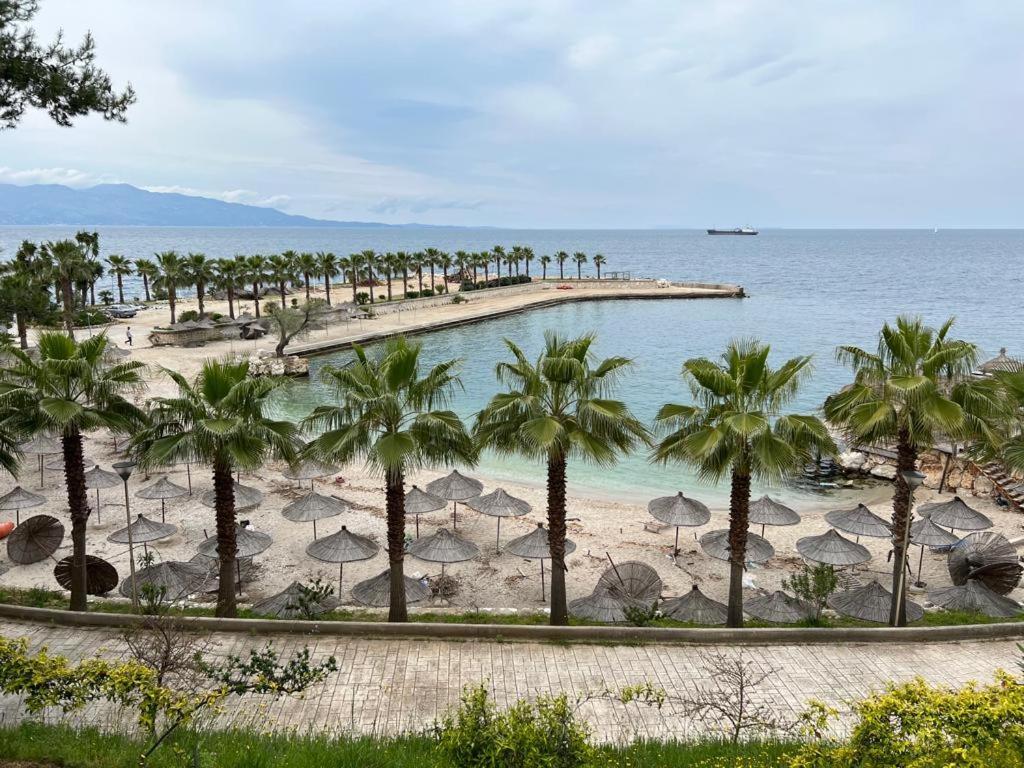 White Sidesea View Apartment Sarandë Esterno foto
