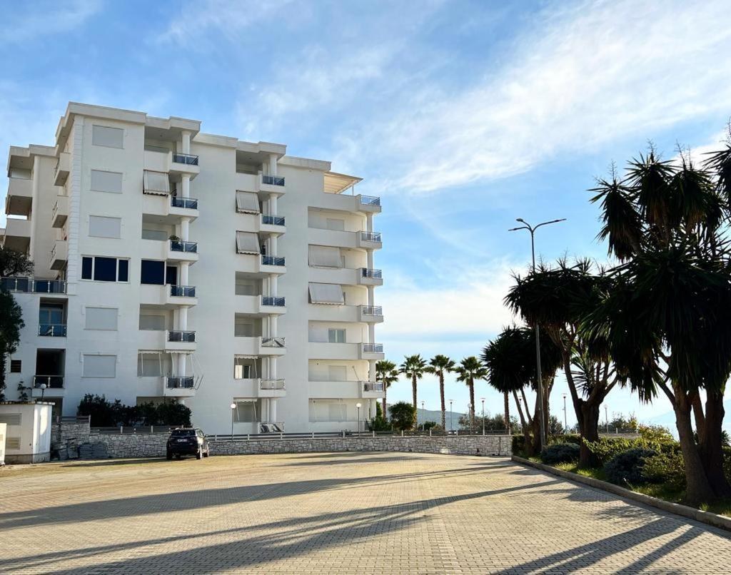 White Sidesea View Apartment Sarandë Esterno foto
