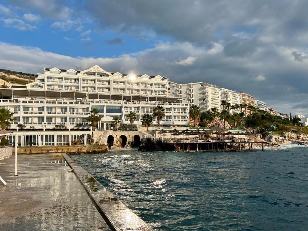 White Sidesea View Apartment Sarandë Esterno foto